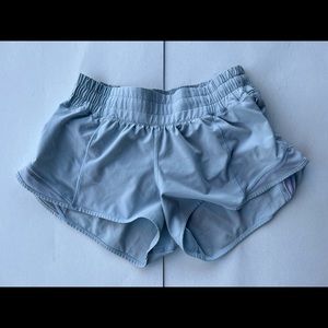 Lululemon Hotty Hot 2.5” shorts Size 2